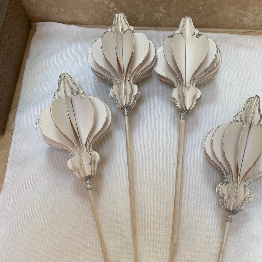 4 Tree Topper Finials. Ivory & Silver.
